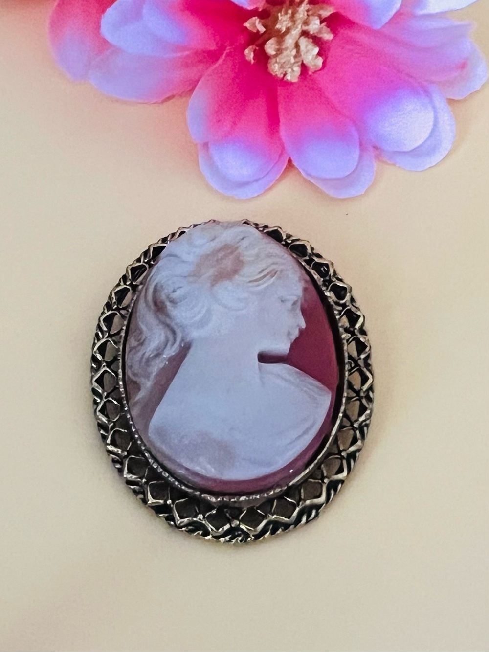 Vintage Style Cameo Brooch - Pink and White